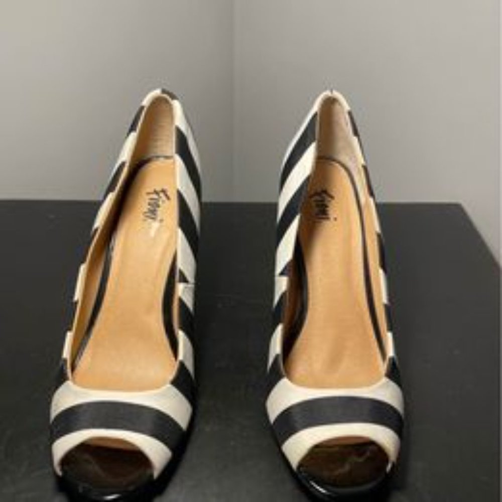 FIONI Black/White Design Open Toe Pumps Size: 8 - Picture 4 of 9